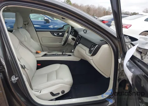 2024 Volvo S60 B5 Plus Dark Theme z USA, uszkodzony, nr VIN 7JRL12FL5RG288448